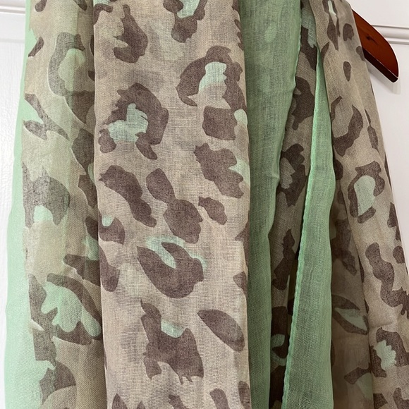 Women’s Mint and Leopard Print Scarf/ Wrap - Picture 5 of 7